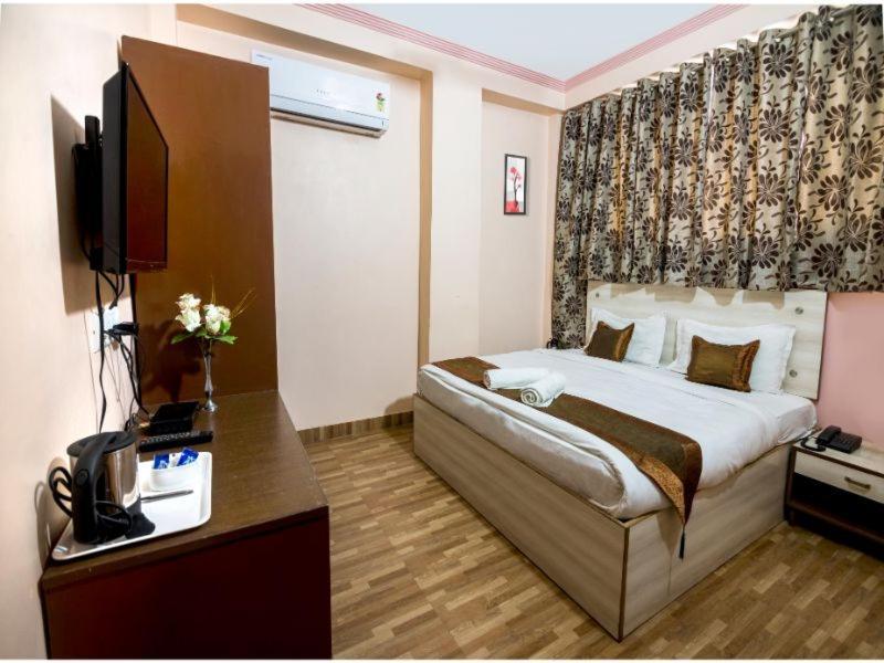 Hotel Bleue Mont Varanasi Exterior foto