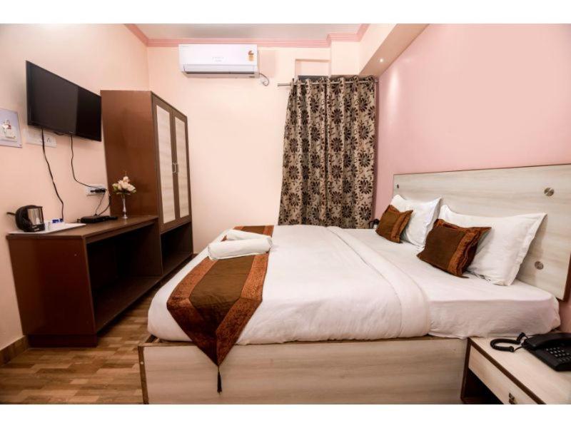 Hotel Bleue Mont Varanasi Exterior foto