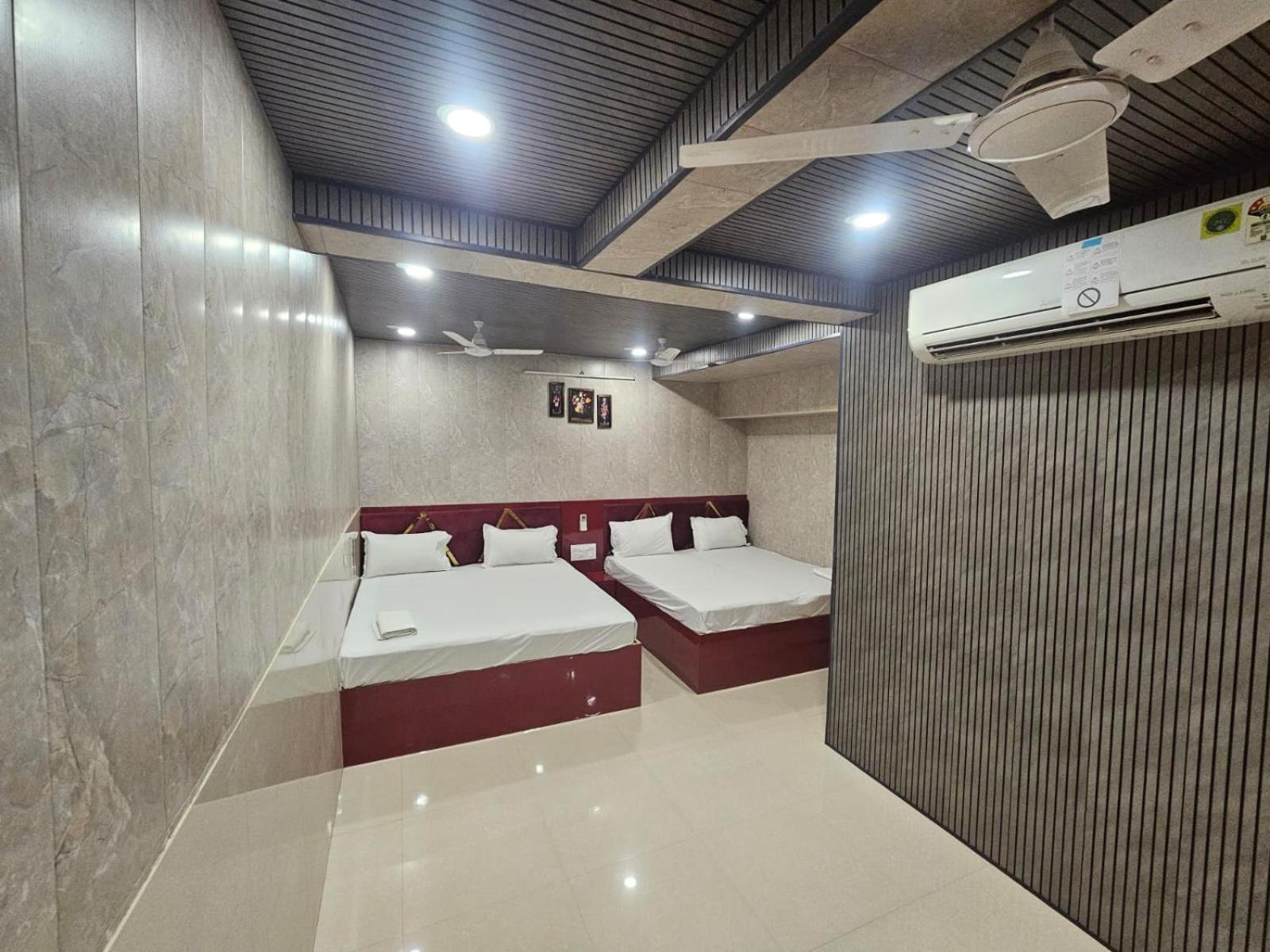 Hotel Bleue Mont Varanasi Exterior foto